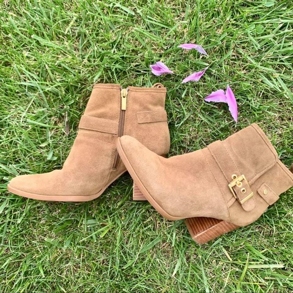 FRANCO SARTO DORINDA TAN SUEDE ANKLE BOOTIES SZ 8 REGULAR Side Zip Chunky Heel - Picture 1 of 10